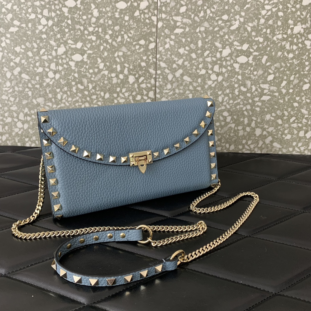 Valentino Garavani Rockstud Small Shoulder Bag in Niagara Grainy Calfskin